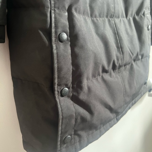 Canada Goose, Shelburne Parka Heritage, Black, Size Small with Fur Trim Hood - Picture 7 of 16